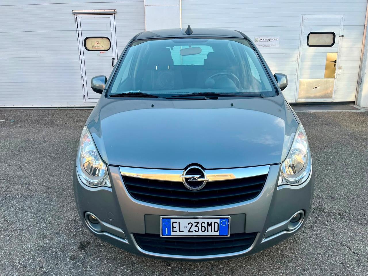 Opel Agila 1.2benz 2011 141.000km cambio automatico perfetta