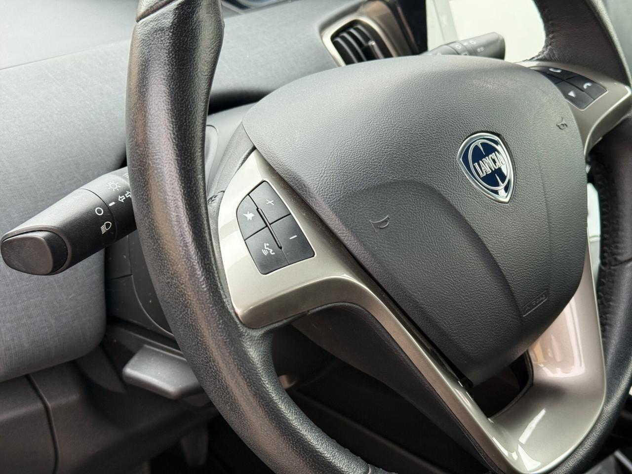 Lancia Ypsilon 1.0 FireFly 5 porte Hybrid Gold - 2023