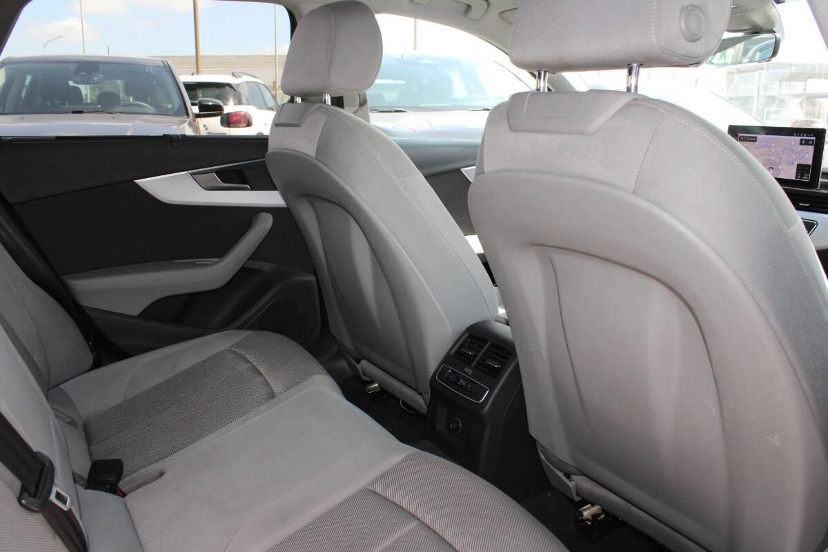 Audi A4 Avant 30 2.0 tdi mhev Business Advanced 136cv s-tronic