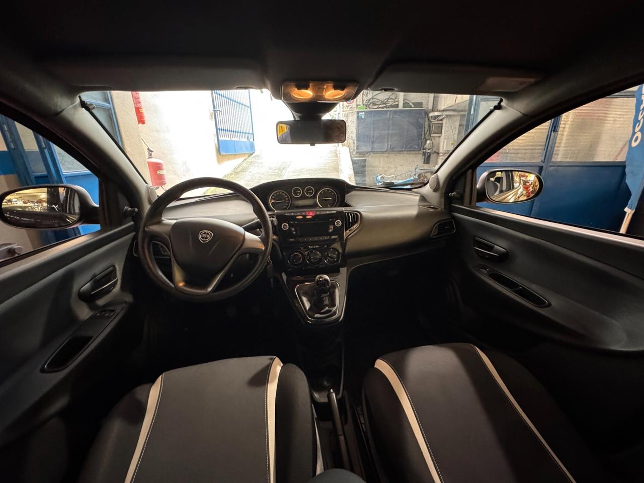 Lancia Ypsilon 1.2 69 CV 5 porte Elefantino