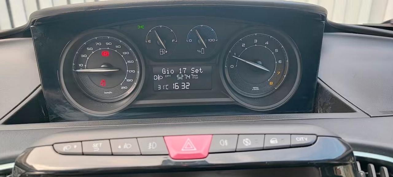 Ypsilon Gold retrocamera ricarica wireless 2023