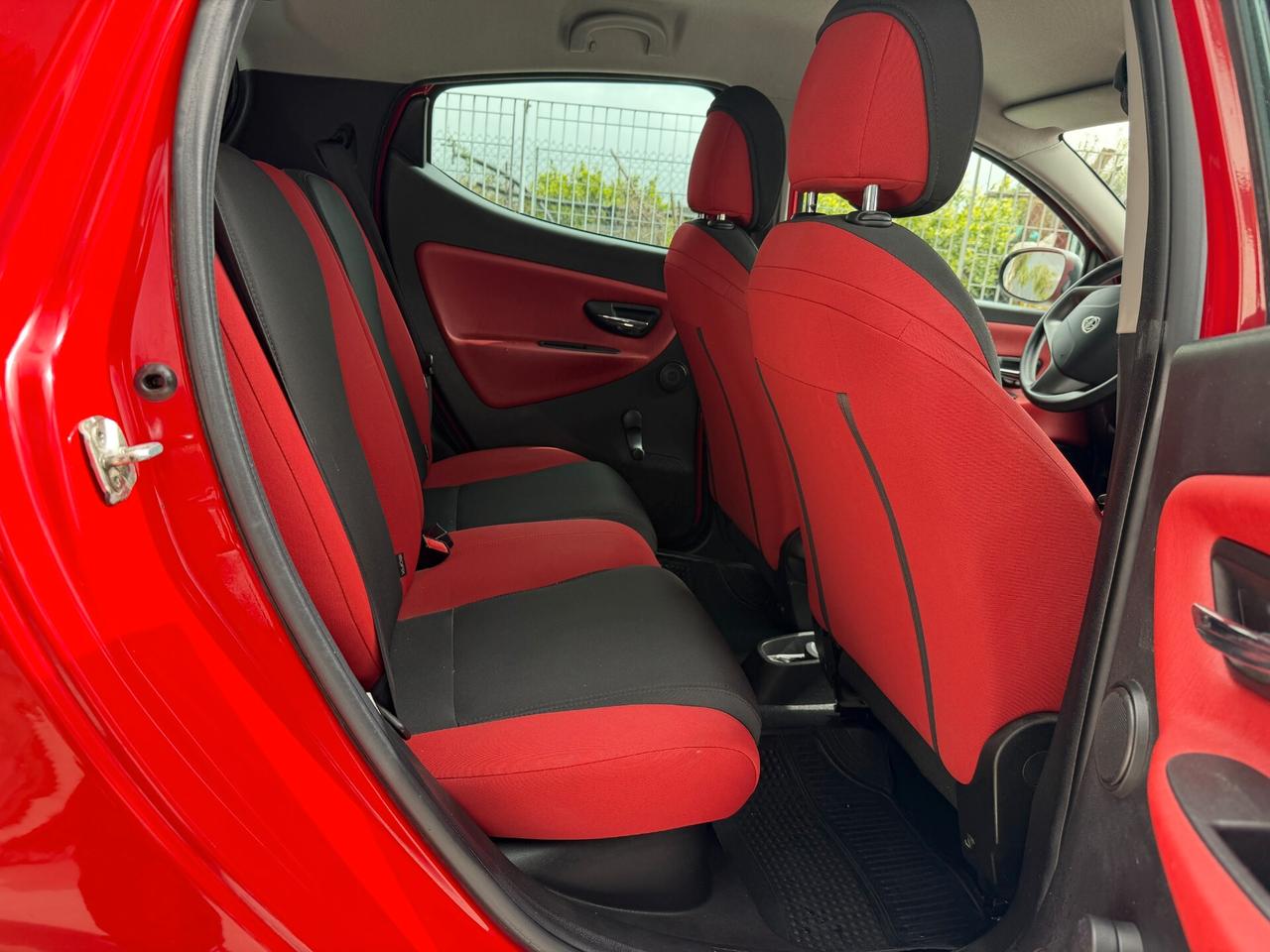 LANCIA YPSILON ANNO 2013 1.3 MJT 95 CV