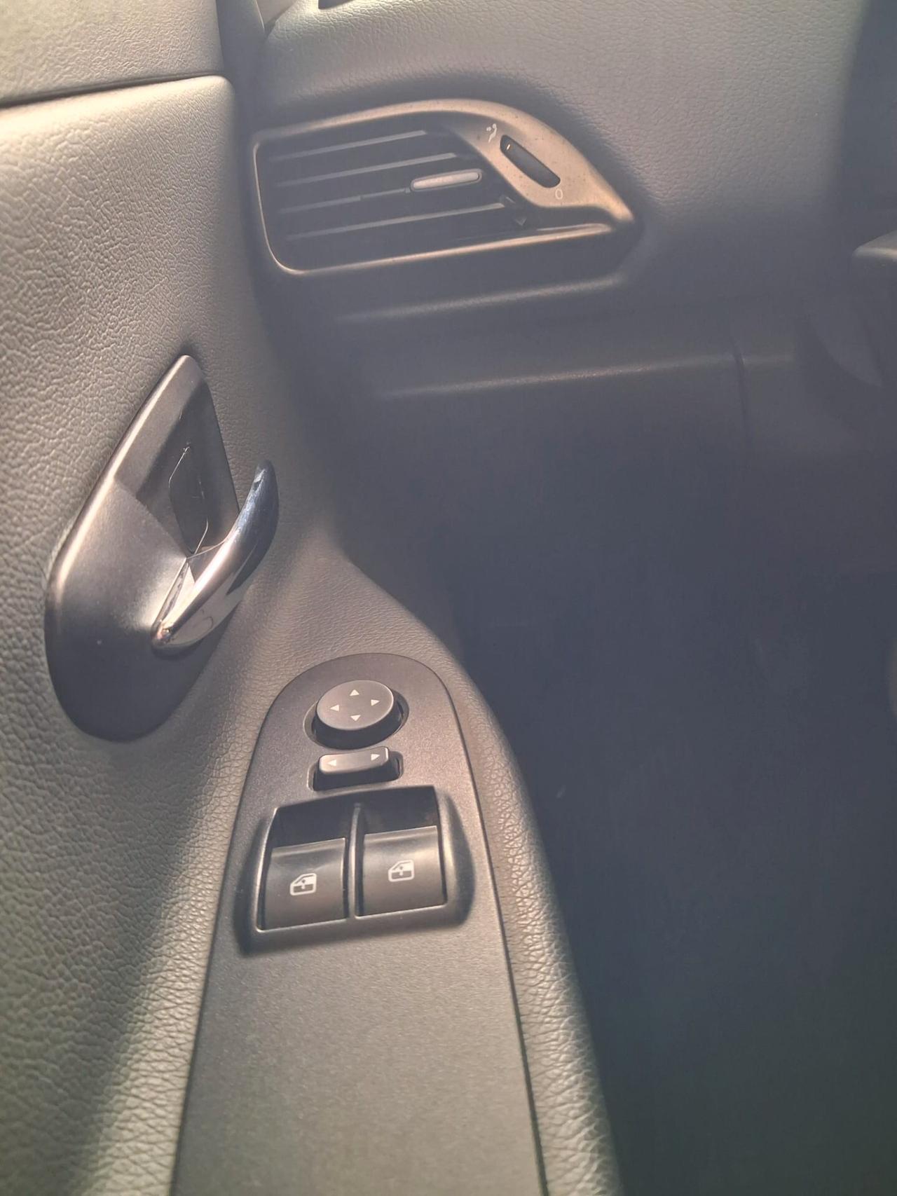 Lancia Ypsilon 1.2 69 CV 5 porte GPL Ecochic Platinum