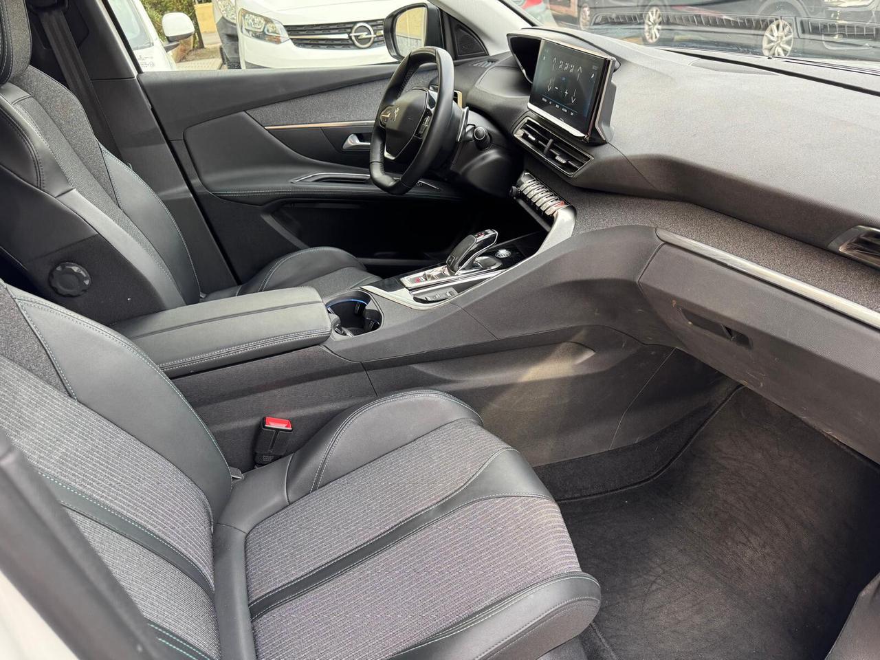 Peugeot 3008 BlueHDi 130 S&S EAT8 Allure