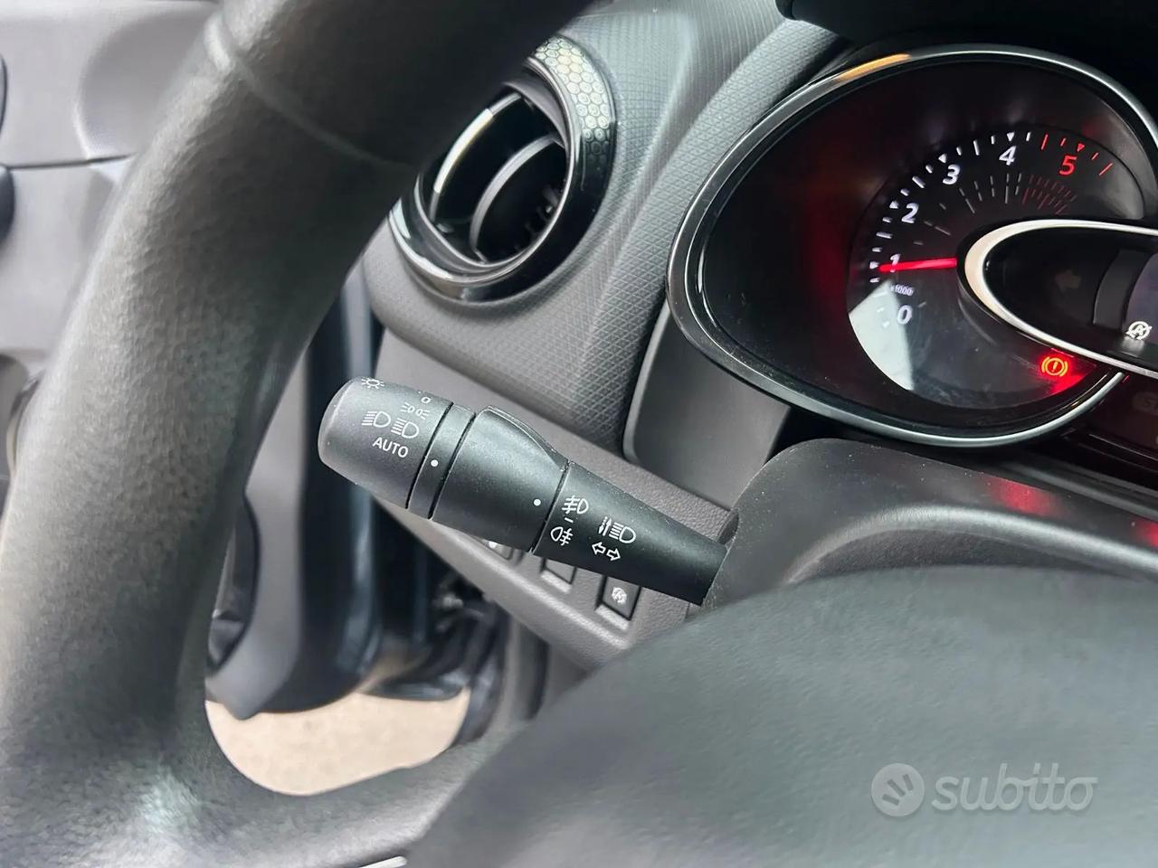 Renault Clio 1.5 dci 75cv Moschino Zen OK NEOP.