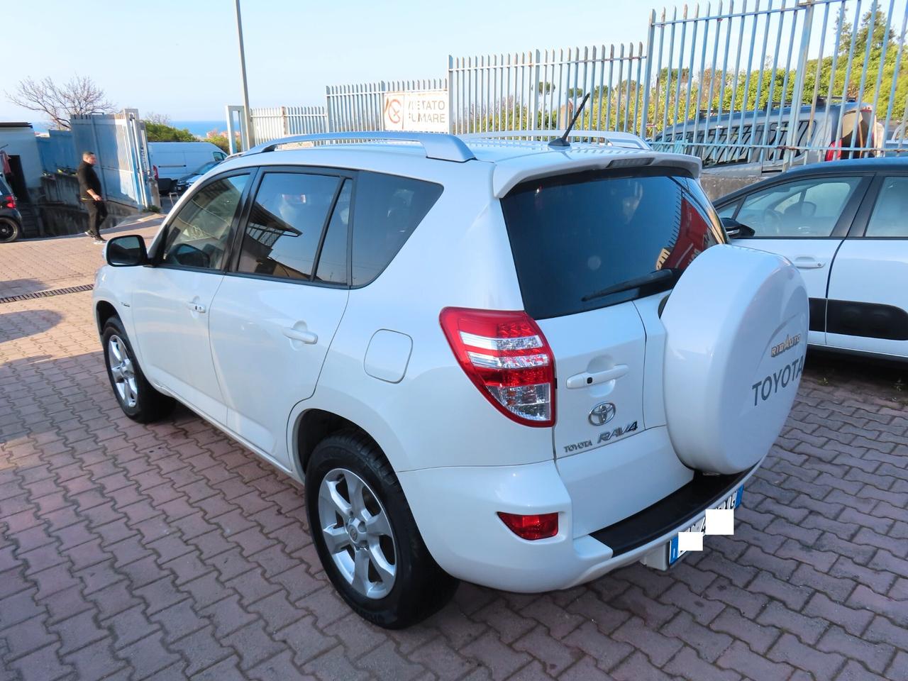 Toyota RAV 4 2.2 D-4D 4x4 DA VETRINA LUXURY