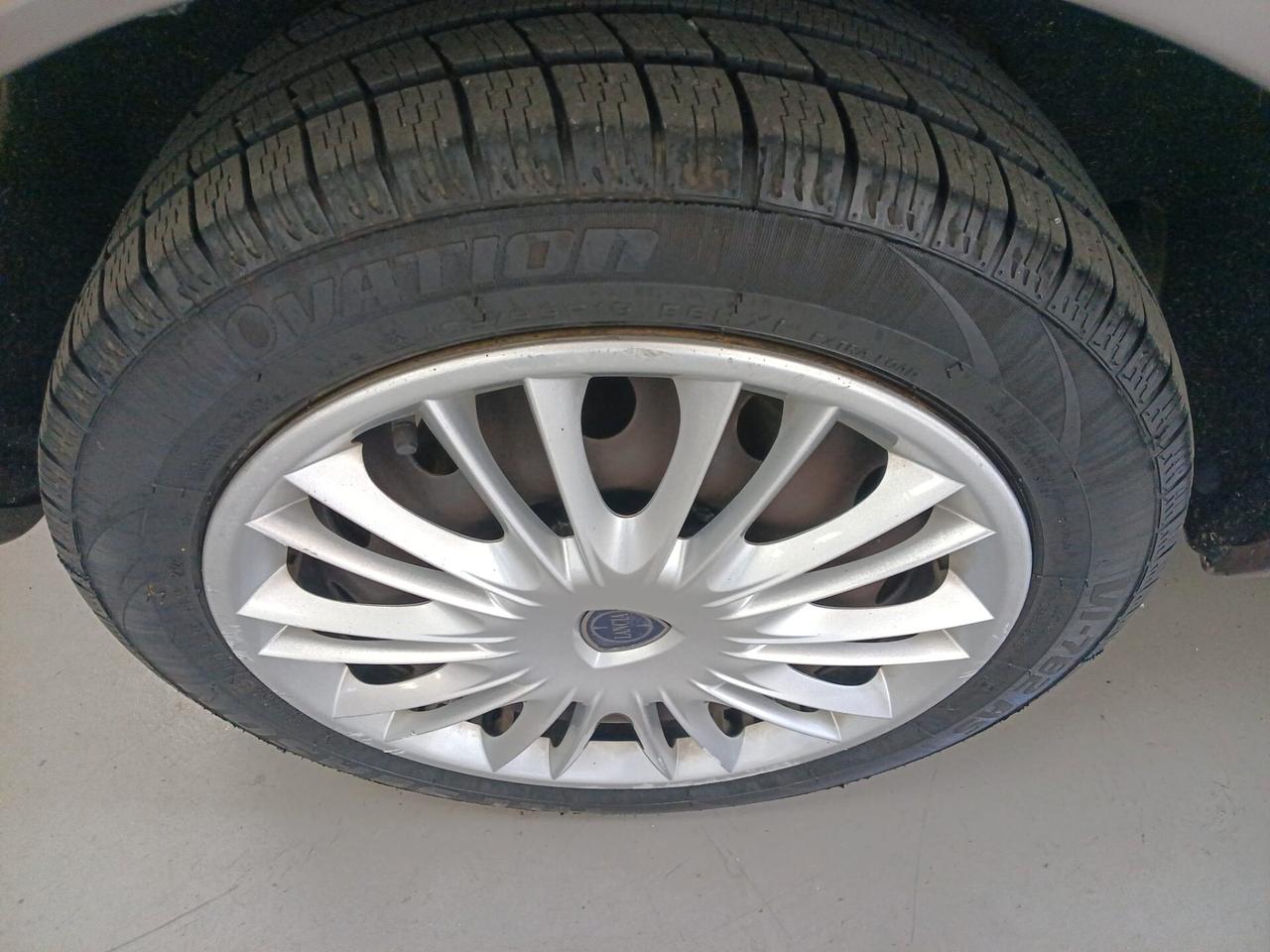 Lancia Ypsilon 1.2 69 CV Platinum