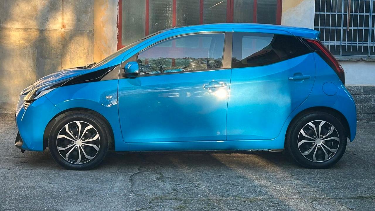Toyota Aygo 1.0 VVT-i 72 CV 5 porte x-cool MMT