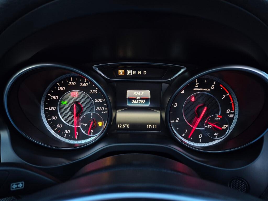 Mercedes-benz CLA 45 AMG 381cv IVA ESPOSTA