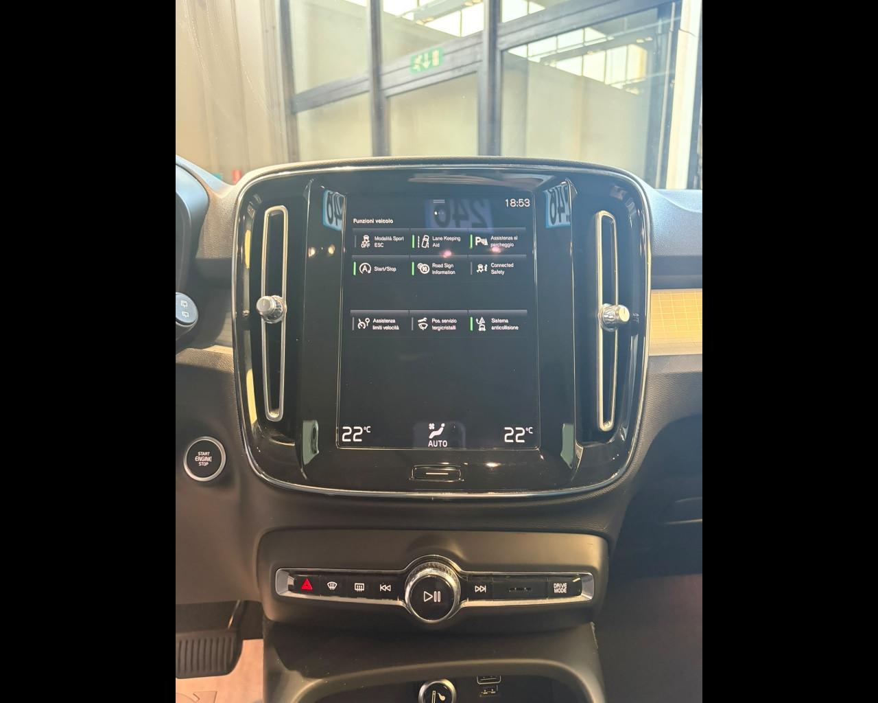 VOLVO XC40 - XC40 1.5 t2 Momentum Pro auto my21