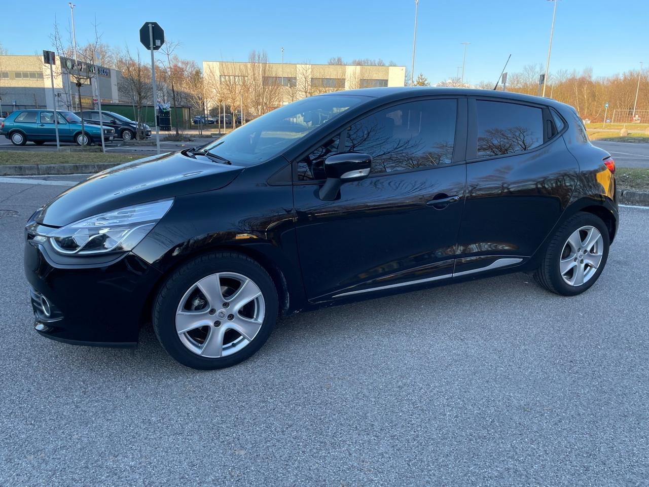 Renault Clio 1.2 16V 5 porte Live!* Neo patentati *