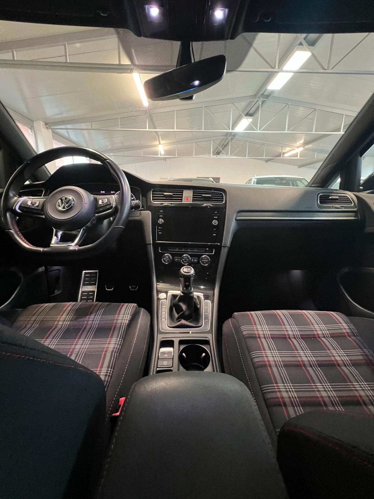 Volkswagen Golf GTI Performance 2.0 250 CV manuale