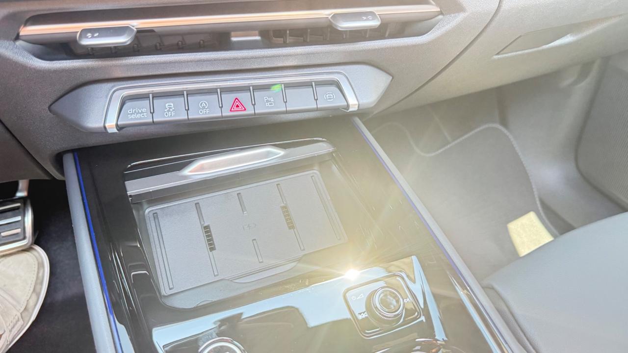 Audi Q3 SPB 40 TDI quattro S tronic line edition MATRIX PELLE TETTO APRIBILE NAVI KAMERA 360 PDC CERCHI