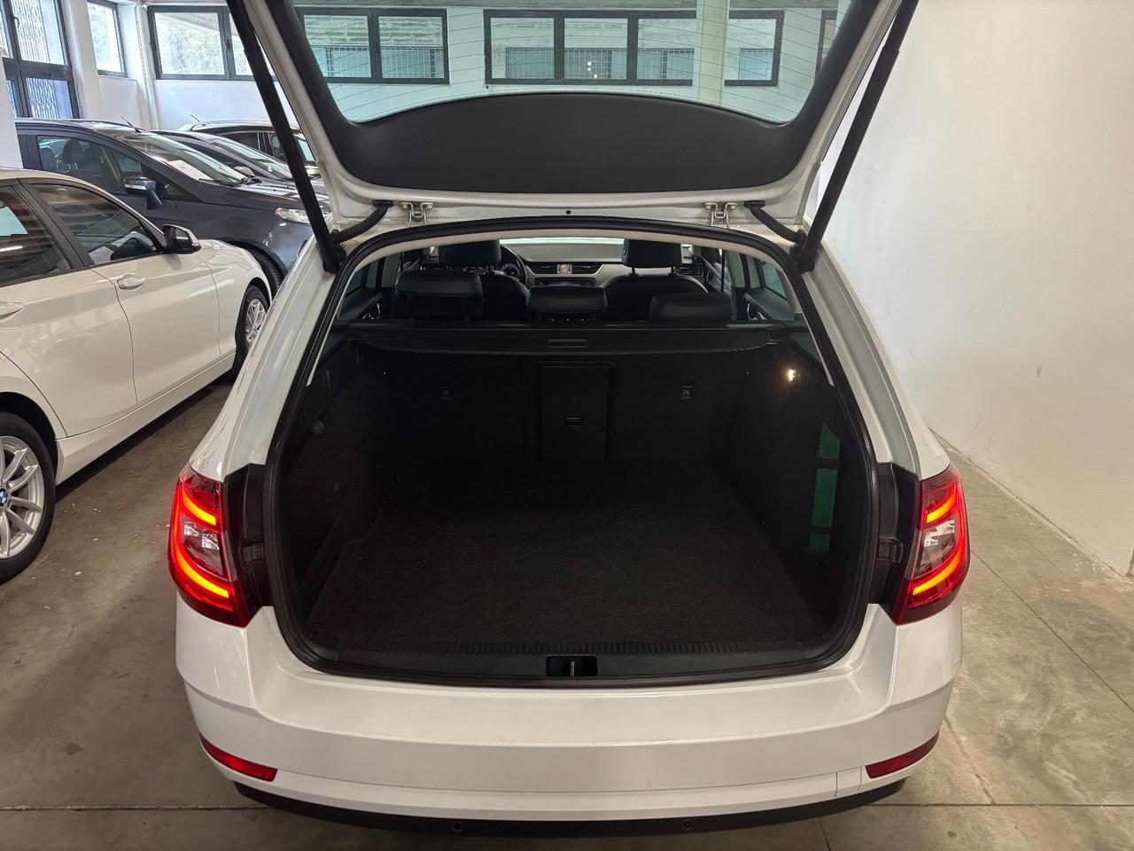 Skoda Octavia 1.4 TSI METANO AUT. |alcantara/pelle|