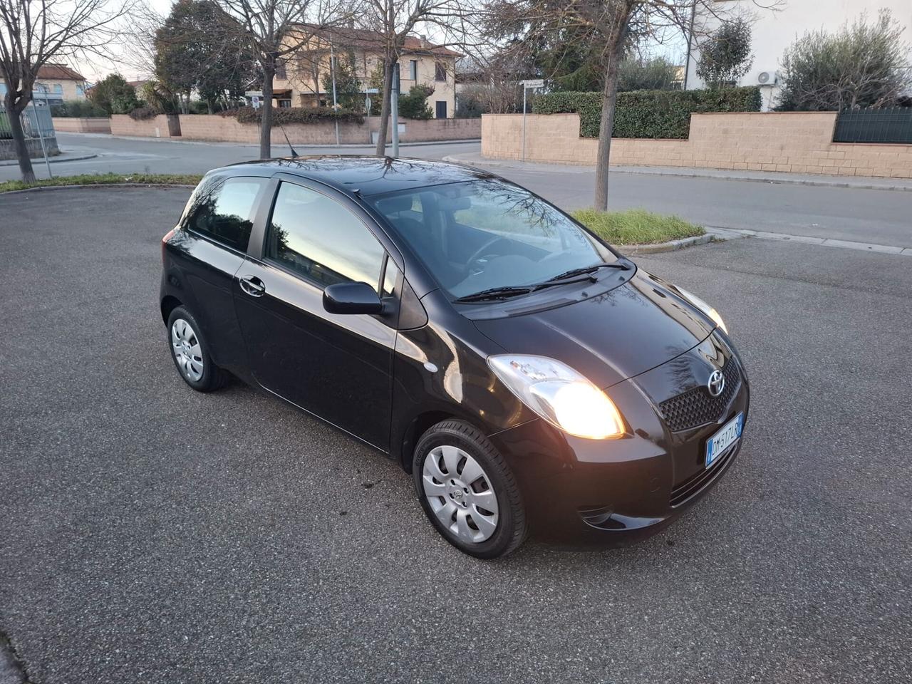 Toyota Yaris 1.0 3 porte SOLAMENTE 112.000 KM
