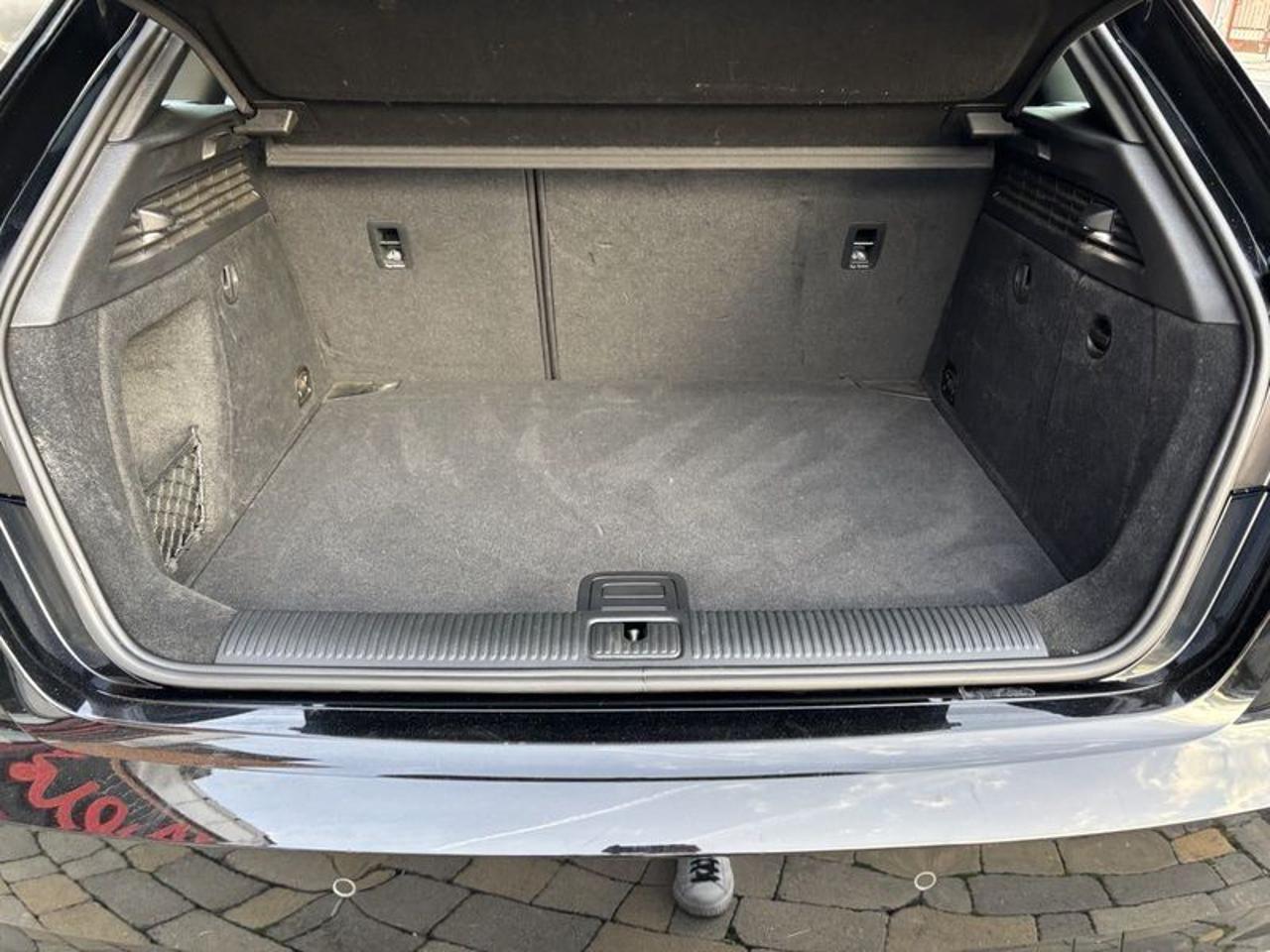 Audi A3 SPB 2.0 TDI S Line S tronic FULL LED-NAVI-18"