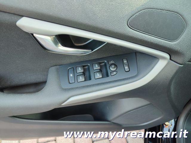 VOLVO V40 D3 Geartronic Momentum