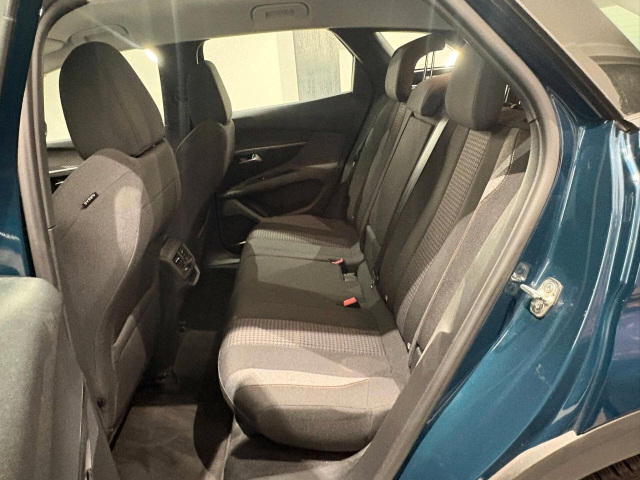 Peugeot 3008 1.5 EAT8 Business 130cv - 2021