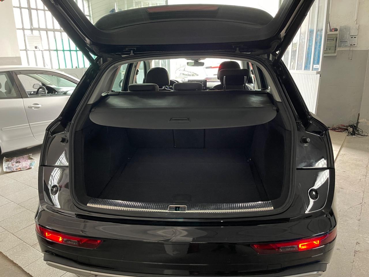 Audi Q5 40 TDI 204 CV quattro S tronic Identity Black