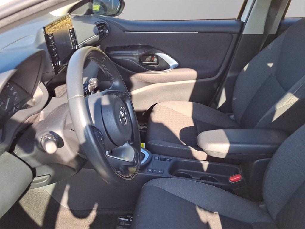 TOYOTA Yaris 1.5h active del 2023