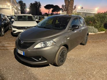 Lancia Ypsilon 1.0 FireFly 5 porte S&S Hybrid Ecochic Silver