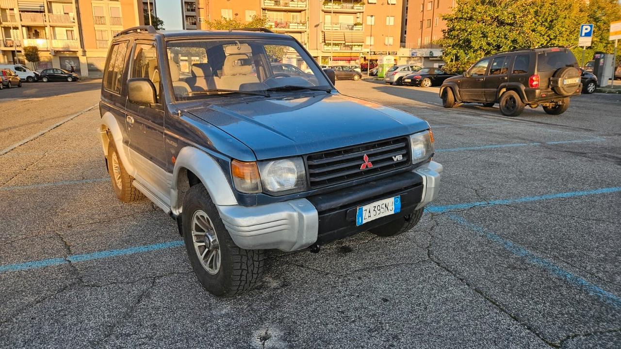 Mitsubishi Pajero V6 GLS 3.0 cc ASI