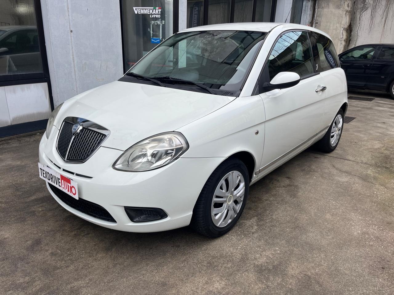 Lancia Ypsilon 1.4 16V Platino