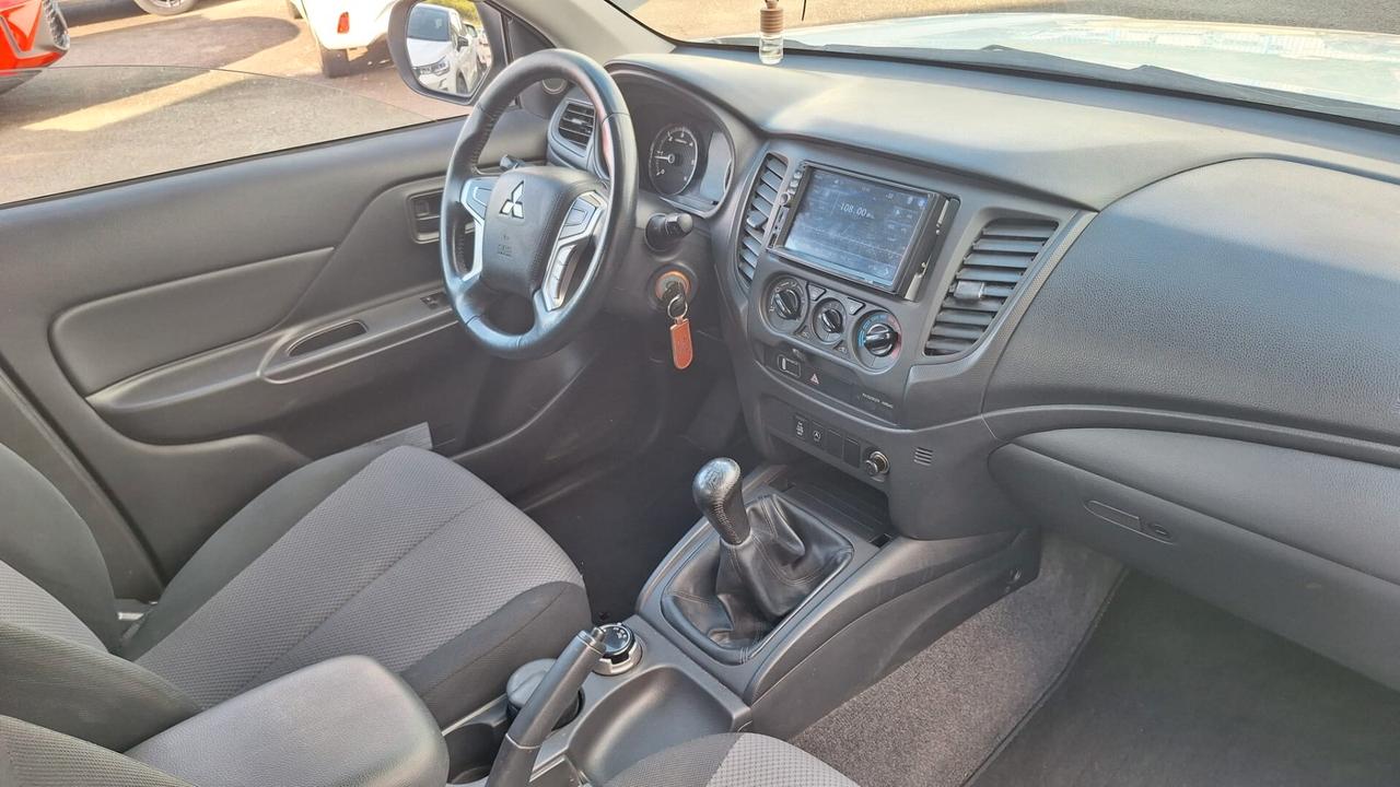 Mitsubishi L200 D Club Cab 4x4 Invite Connect
