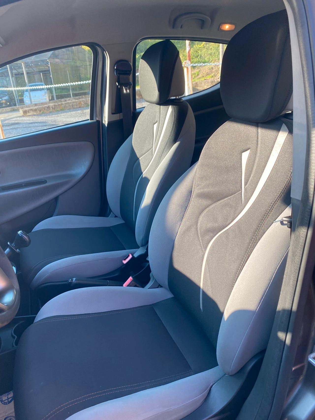 Lancia Ypsilon 1.2 69 CV 5 porte GPL Ecochic Silver
