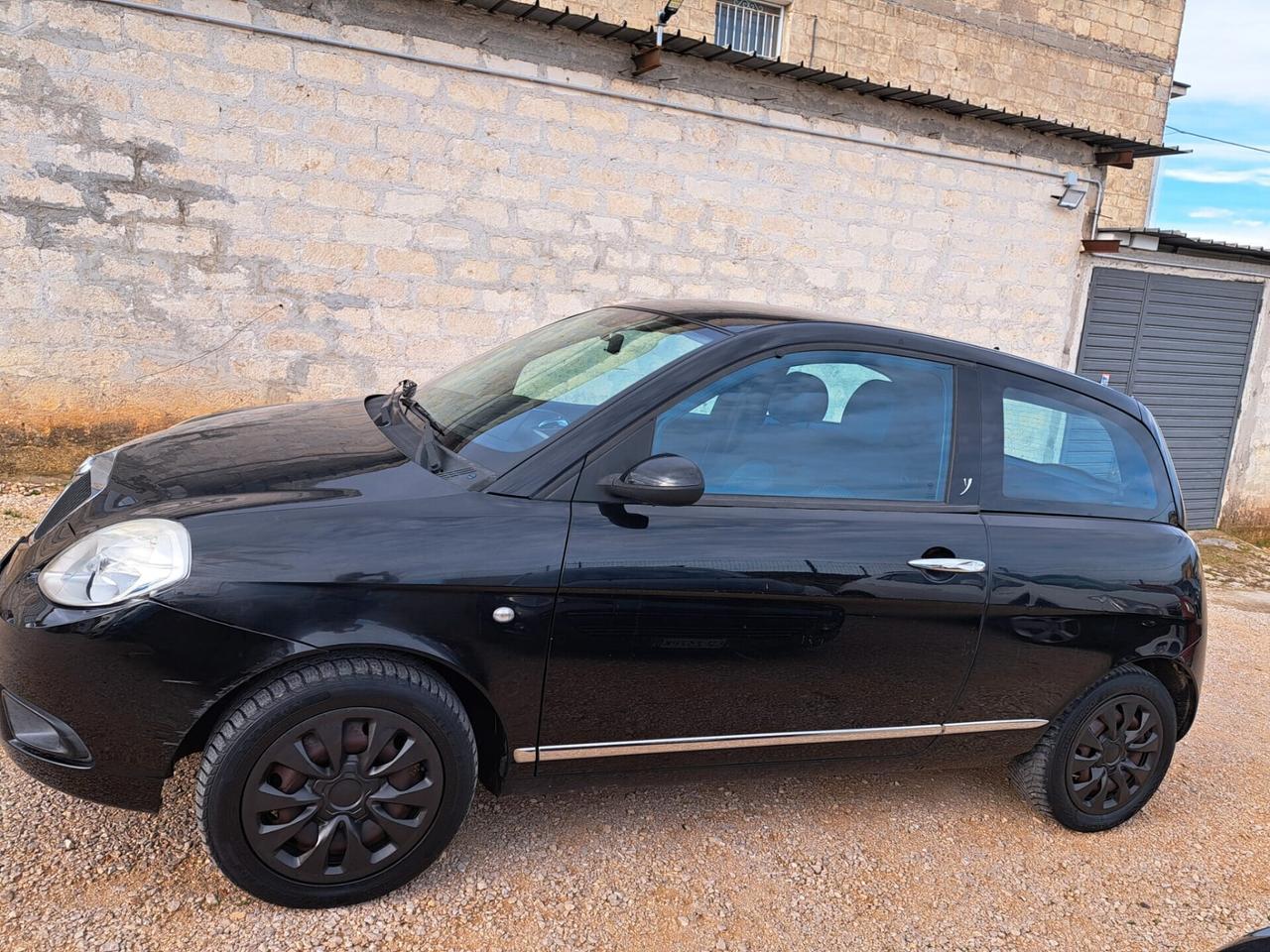 Lancia Ypsilon 1.2 Argento- NEOPATENTATI