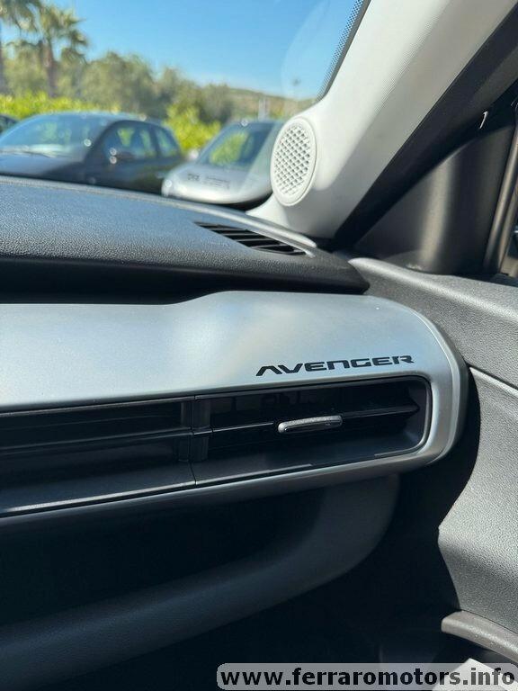 Jeep Avenger Summit mhev automatica a 299 euro al mese