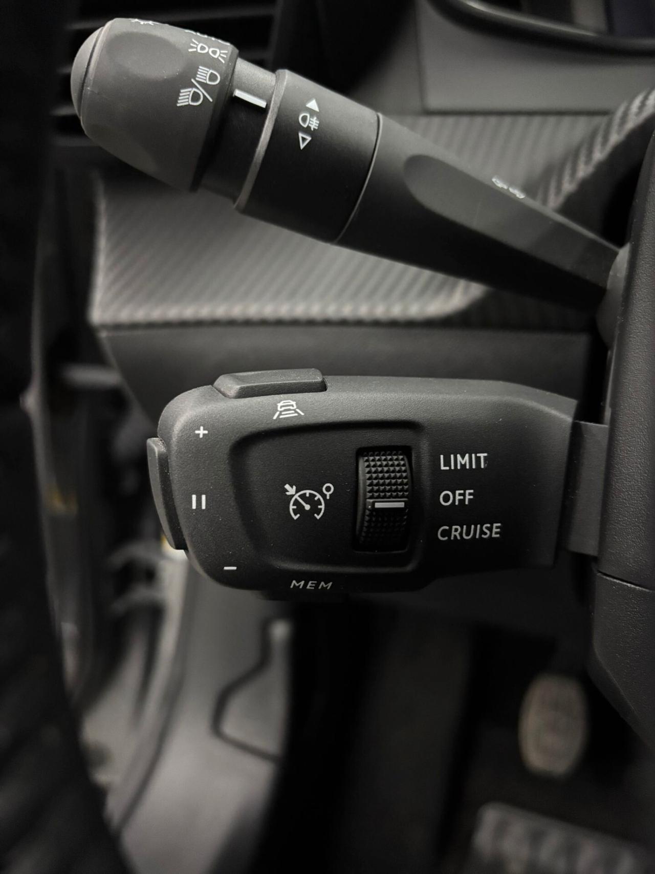 Peugeot 2008 1.2 PureTech 100 S&S Allure