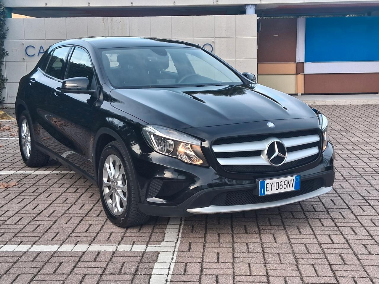 Mercedes-benz GLA 180 d Automatic Premium..CELL 320 147 1147 WUATSAPP