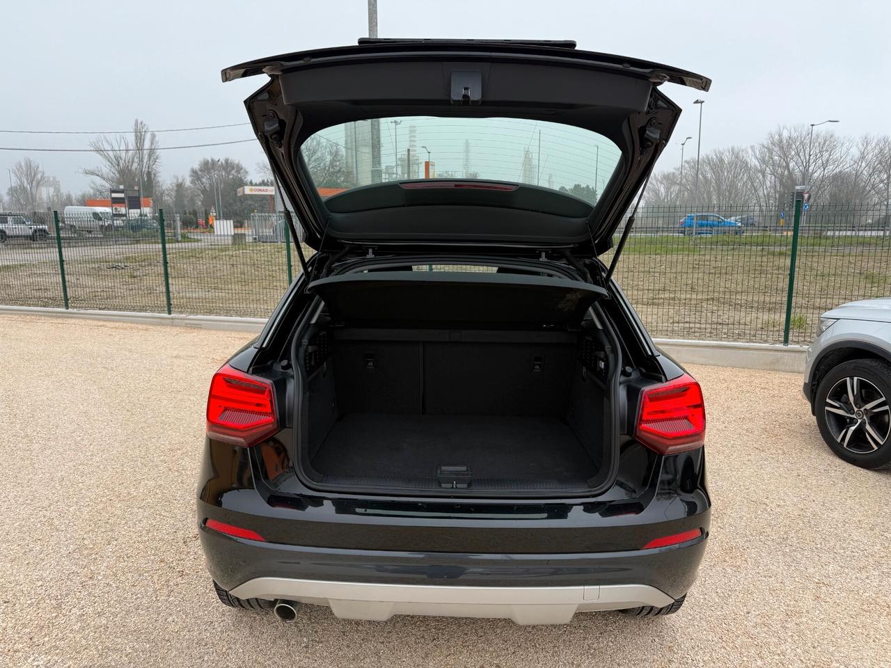 Audi Q2 30 TDI S tronic Identity Black 1.6 my20