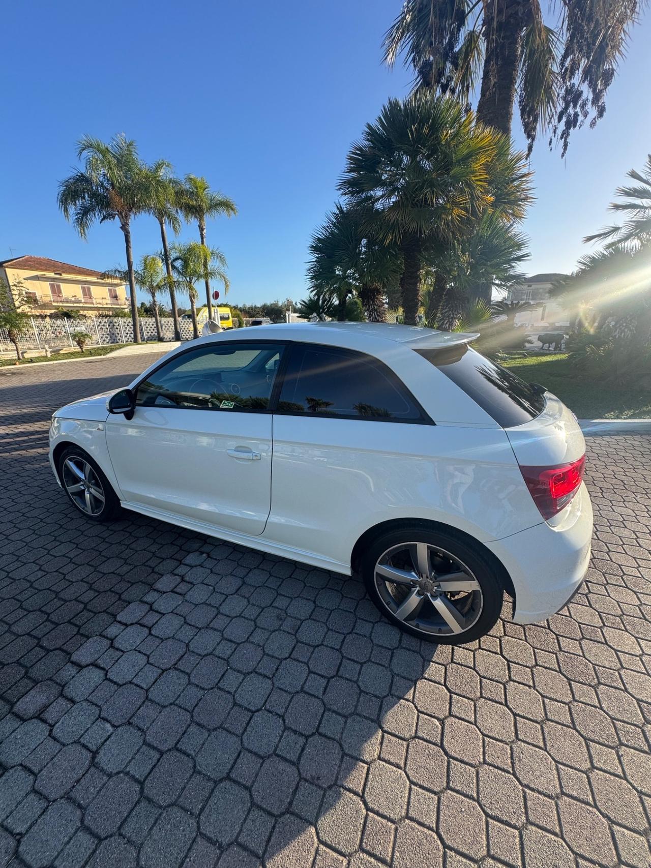 Audi A1 1.6 TDI S tronic Ambition