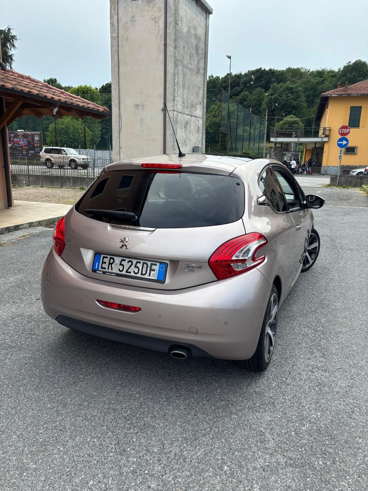 Peugeot 208 1.6 e-HDi 115 CV Stop&Start 3 porte XY