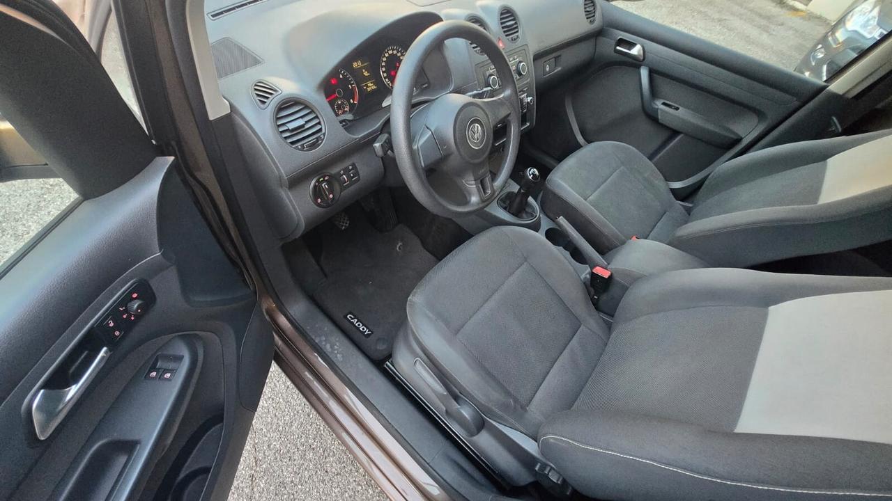Volkswagen Caddy 7Posti Highline Maxi Neopatentati