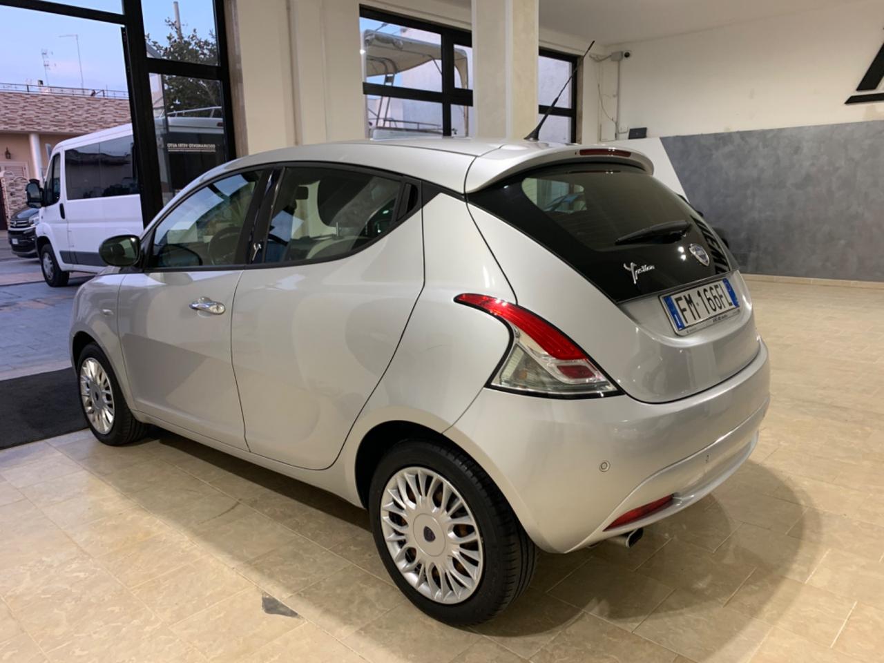Lancia Ypsilon 1.2 69 CV 5 porte Platinum