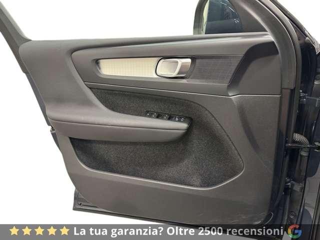 Volvo XC40 B4 AWD automatico Momentum Pro