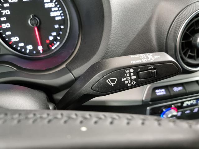 AUDI Q2 35 TFSI S tronic Identity Black