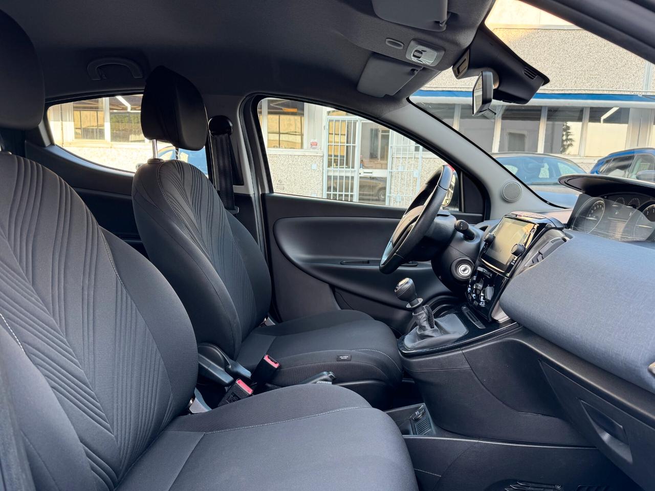 Lancia Ypsilon 1.0 FireFly 5 porte S&S Hybrid Silver Plus OK NEOPATENTATI - UNICO PROPRIETARIO