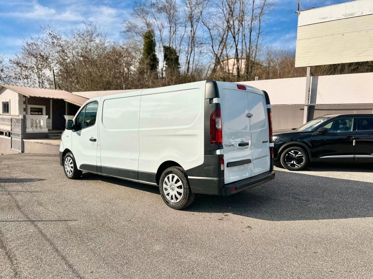 Renault Trafic T27 2.0 dCi 120CV