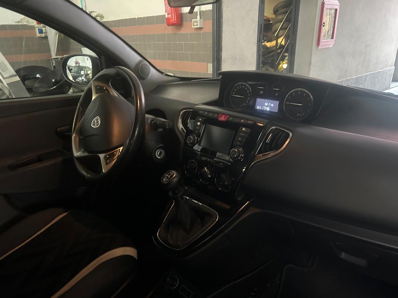 Lancia Ypsilon 1.2 69 CV 5 porte Platinum