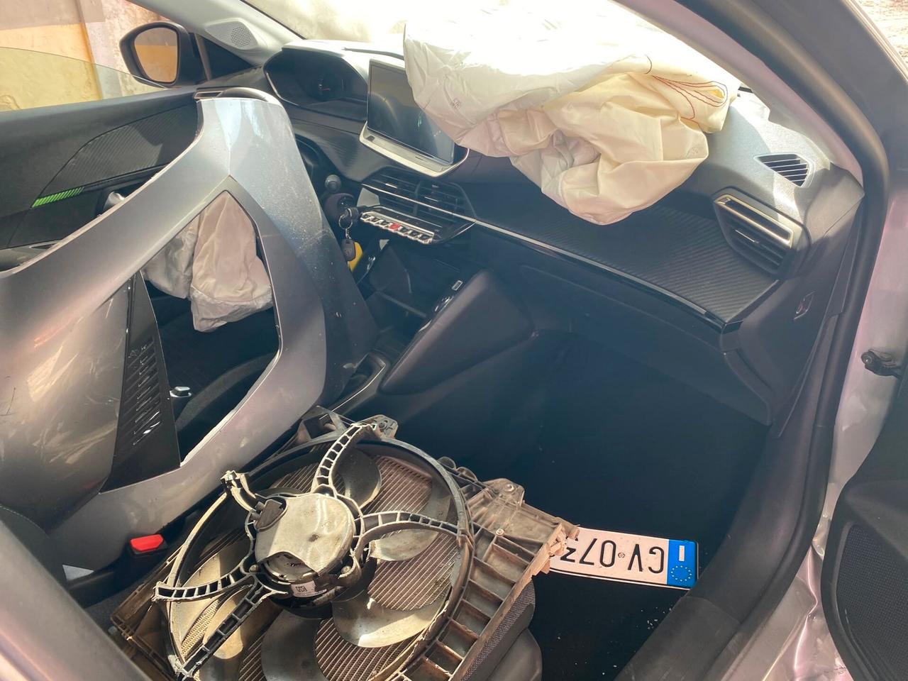 Peugeot 208 1.2cc benzina(PRIVATO)-2024