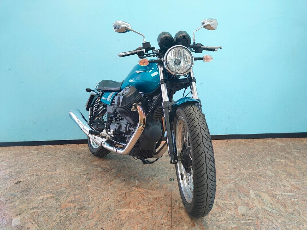 Moto Guzzi V7 III Custom: Eleganza e Performnce