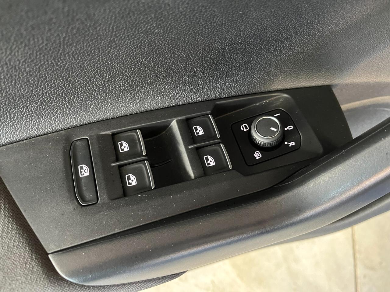 Volkswagen Polo 1.0cc TSI 110cv DSG "R-LINE" SOLO 8.250KM