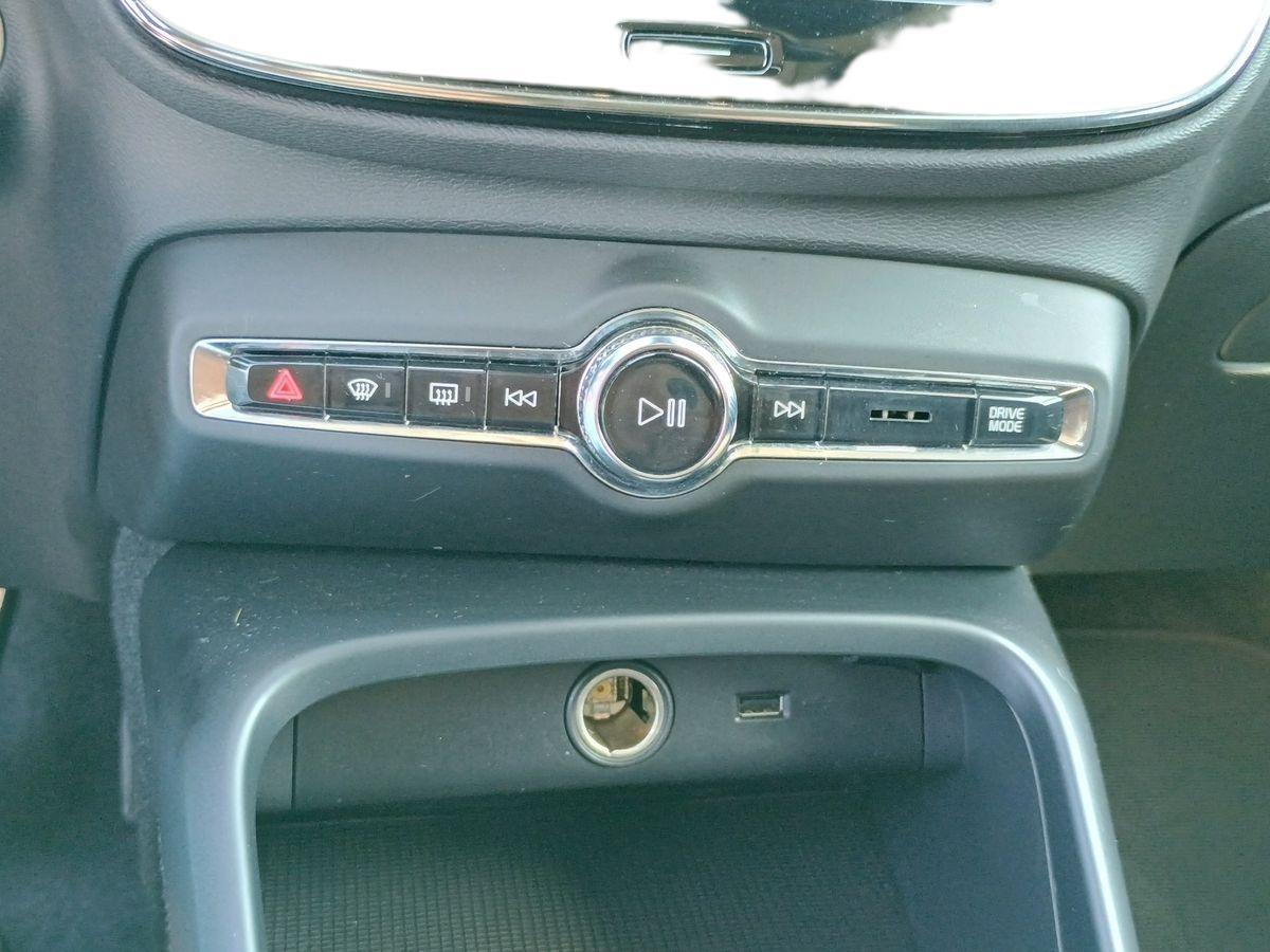 VOLVO XC40 - XC40 2.0 d3 Momentum geartronic my20