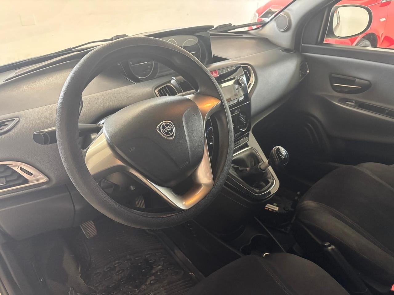 LANCIA YPSILON ANNO 2015 DS 1.3 MULTIJET ADATTA NEOPATENTATI KM 160 MILA