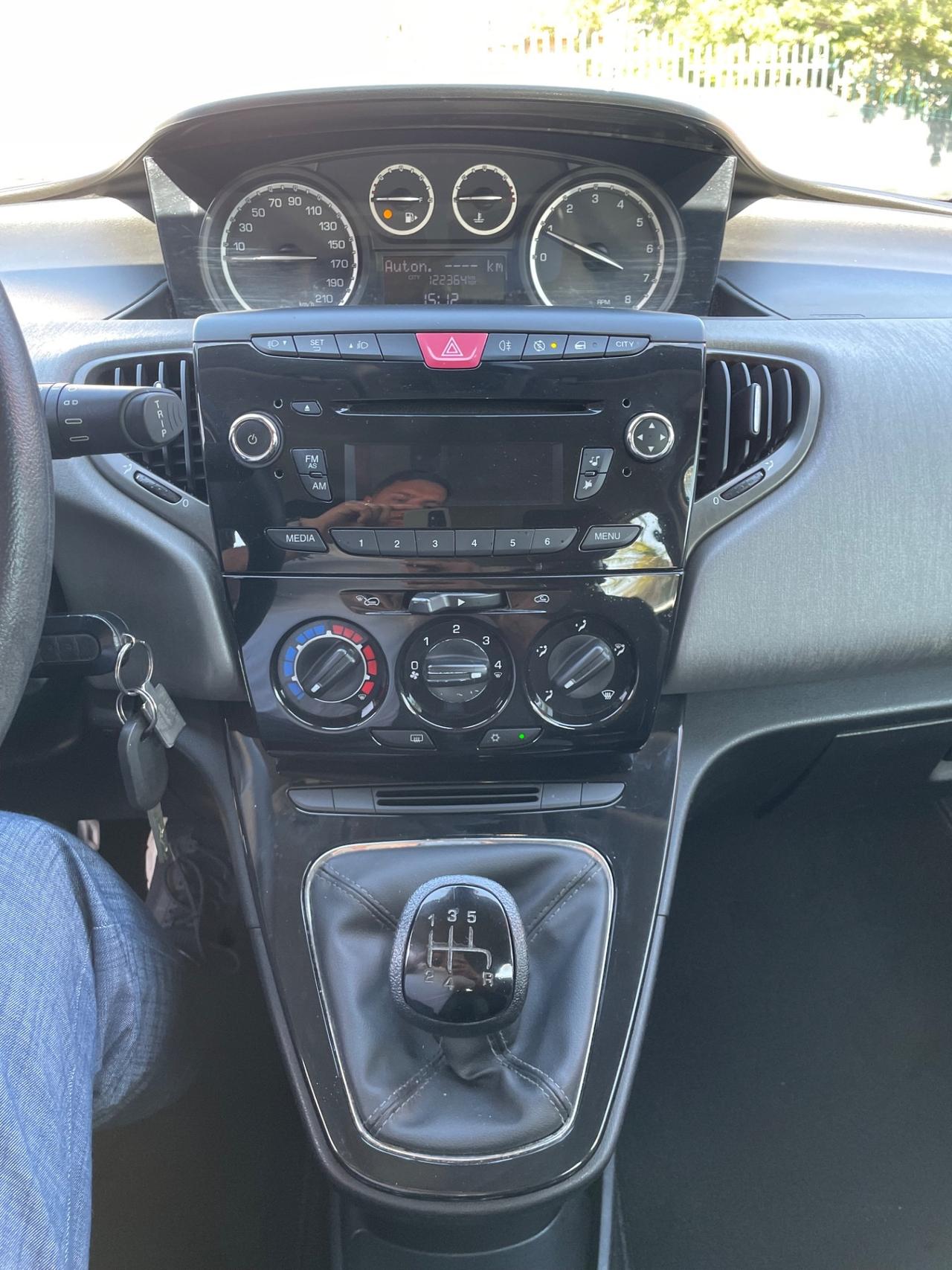 Lancia Ypsilon 1.2 69 CV 5 porte S&S Silver