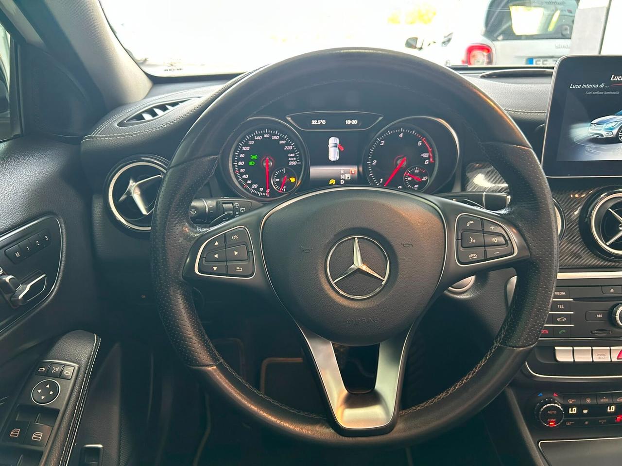 Mercedes-benz GLA 200 d Automatic Premium Night Edition